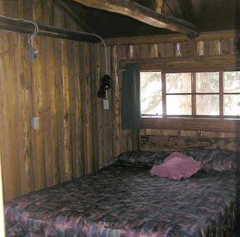 cabin10-BR2.JPG (50672 bytes)