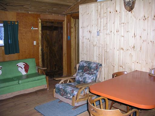 cabin12_dining.JPG (36483 bytes)