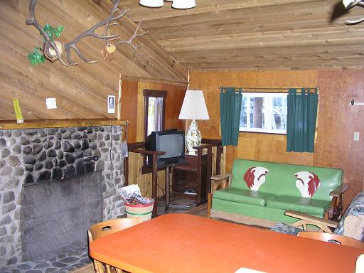 cabin12_interior.JPG (41294 bytes)