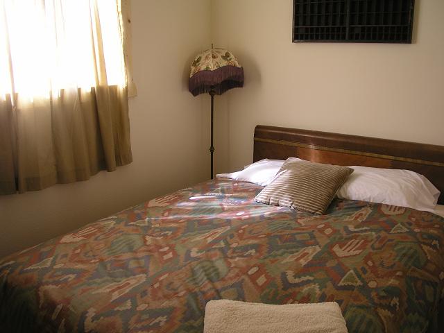 cabin18_bed2.JPG (36682 bytes)