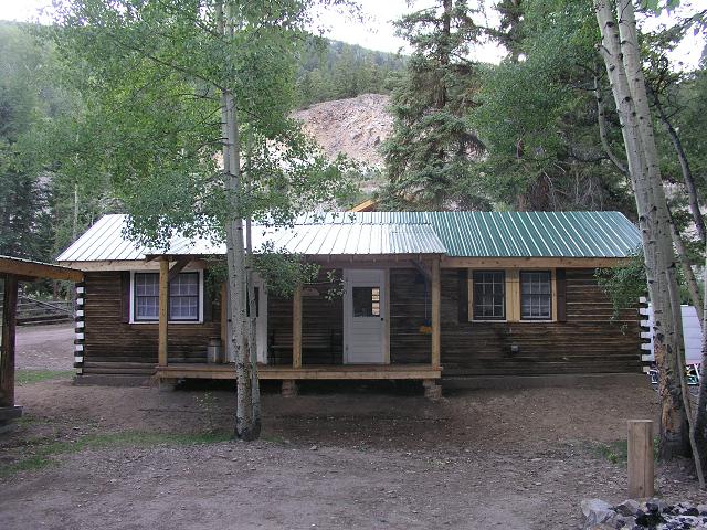 cabin21_Aug (1).JPG (90196 bytes)