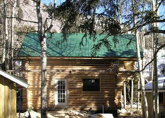 cabin23_frnt.JPG (22236 bytes)