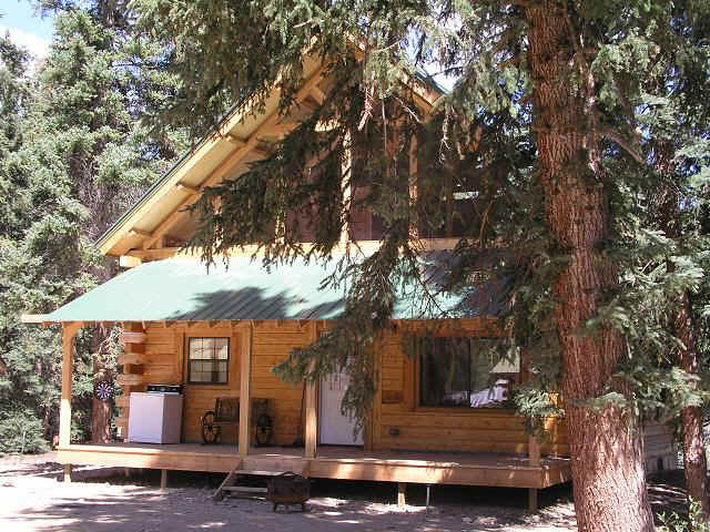 cabin27frt.JPG (82564 bytes)