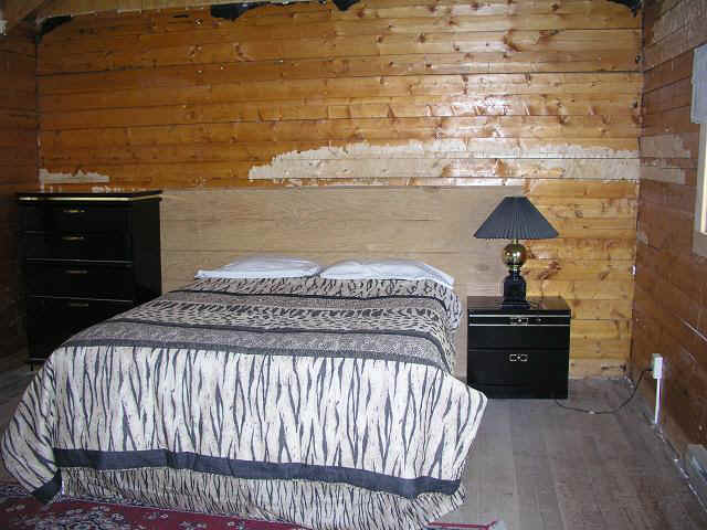 cabin28-BR22.JPG (74475 bytes)