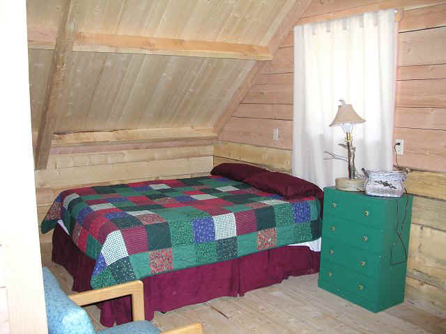 cabin29-loftBR4.JPG (55622 bytes)