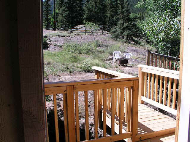 cabin32-balcony88.JPG (93279 bytes)