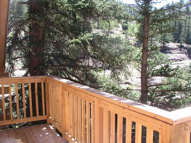 cabin32-balcony889.JPG (112891 bytes)