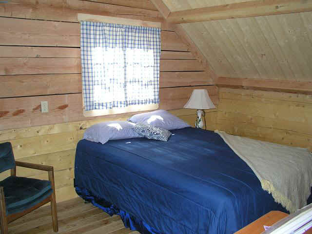 cabin35-loft.JPG (56277 bytes)