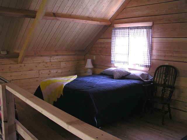 cabin35-loft2.JPG (50590 bytes)