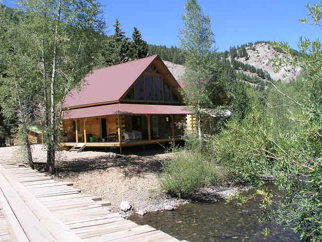 cabin38-river3.JPG (64105 bytes)