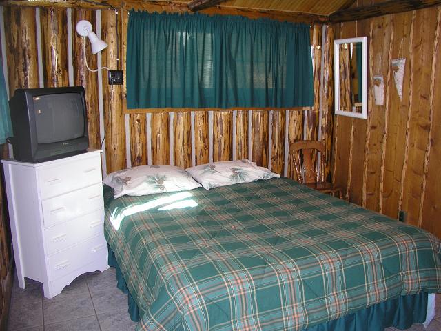 cabin6_bed2.JPG (64531 bytes)